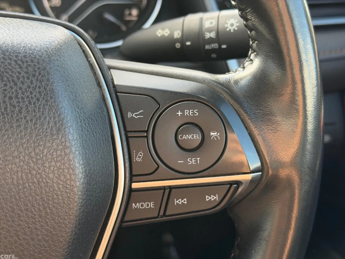 Toyota Camry Saloon, Petrol Hybrid, 2020, Silver