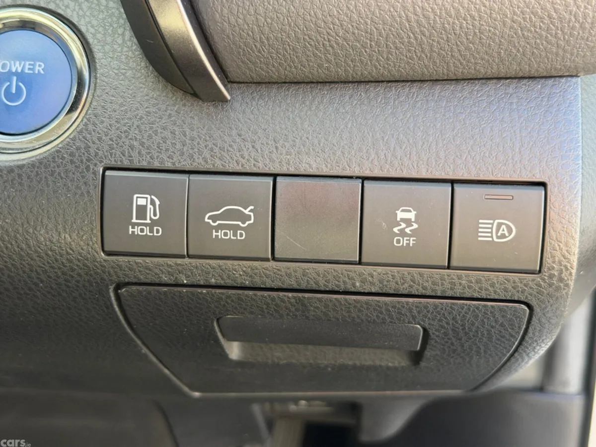 Toyota Camry Saloon, Petrol Hybrid, 2020, Silver