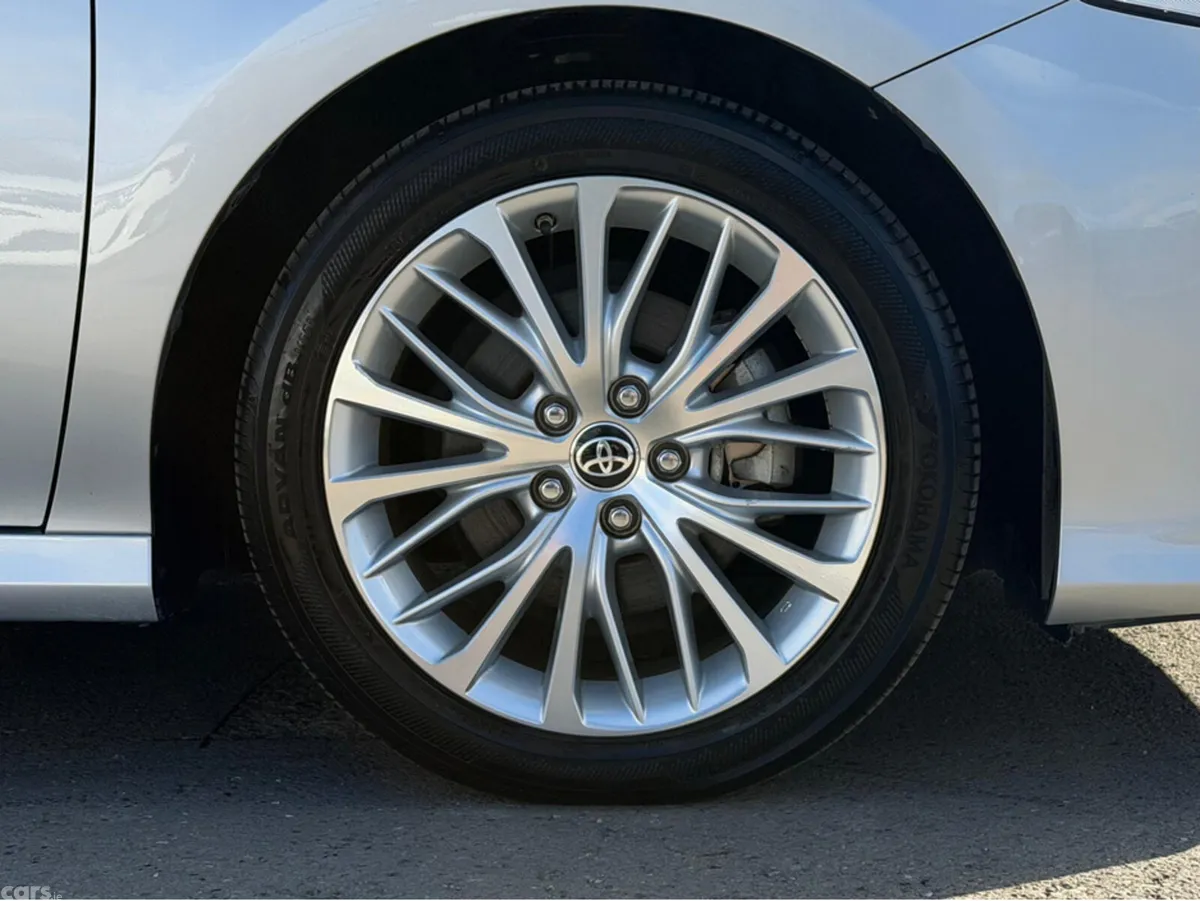 Toyota Camry Saloon, Petrol Hybrid, 2020, Silver