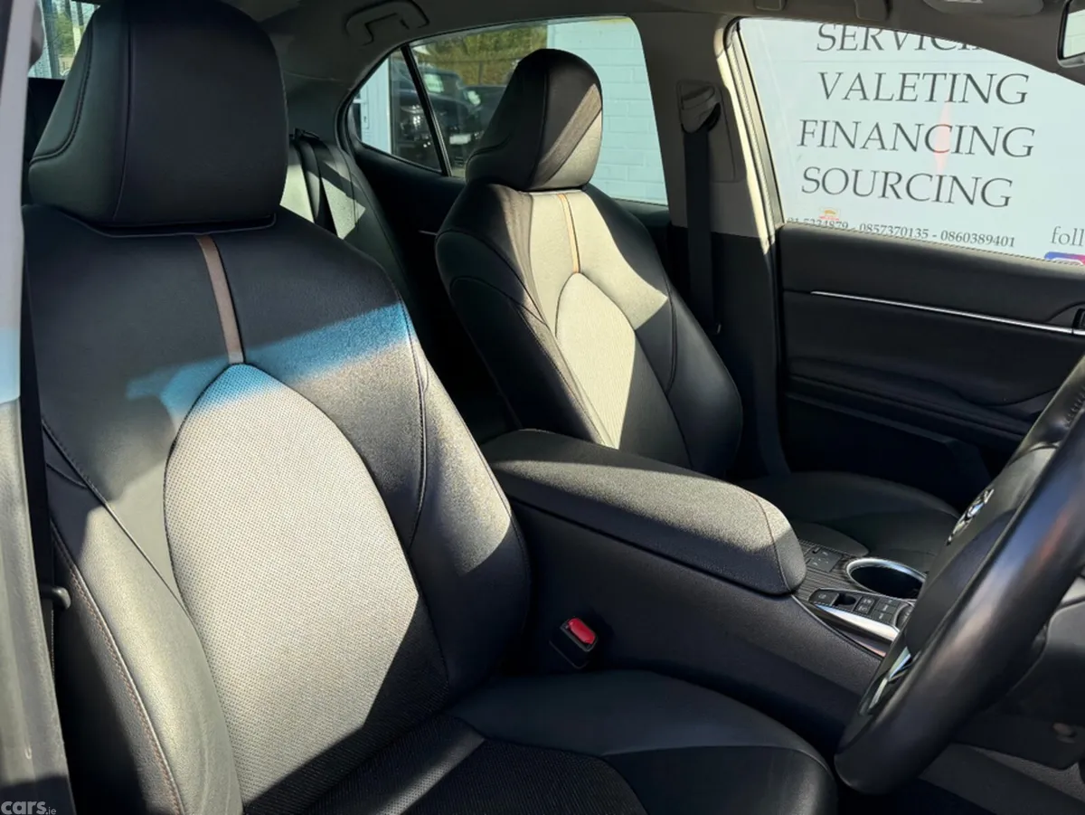 Toyota Camry Saloon, Petrol Hybrid, 2020, Silver