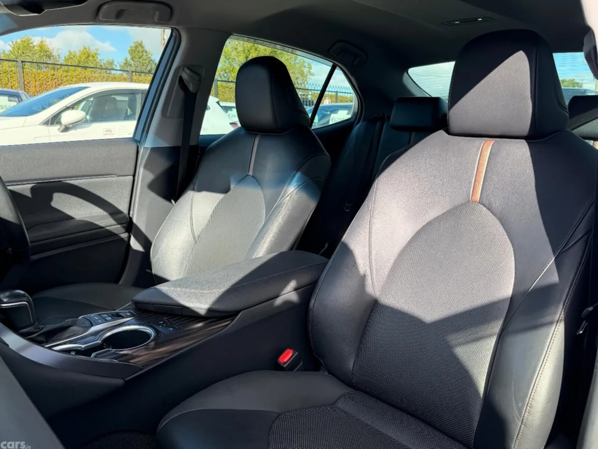 Toyota Camry Saloon, Petrol Hybrid, 2020, Silver