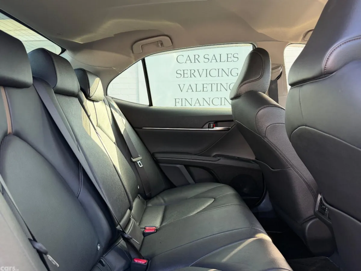 Toyota Camry Saloon, Petrol Hybrid, 2020, Silver