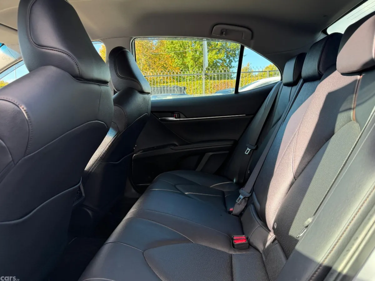 Toyota Camry Saloon, Petrol Hybrid, 2020, Silver