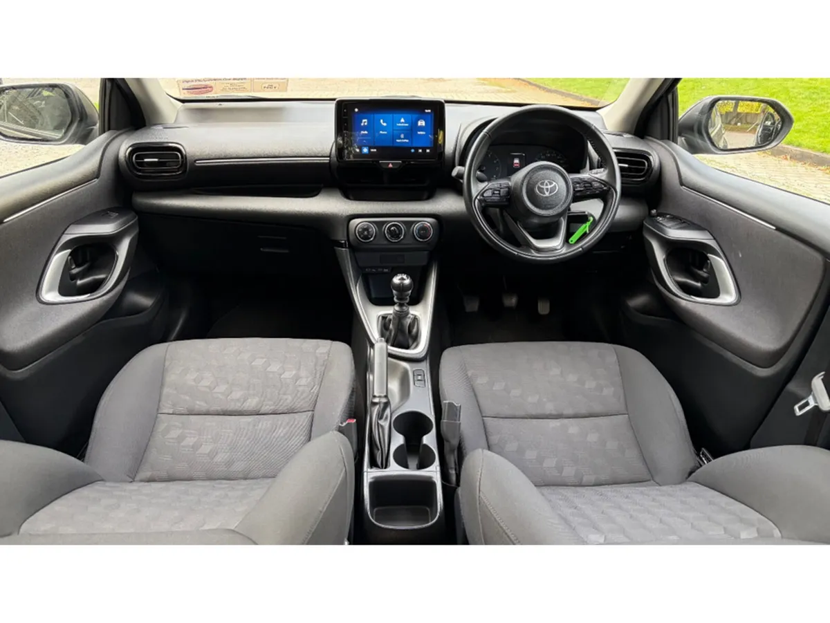 Toyota Yaris Hatchback, Petrol, 2024, Green