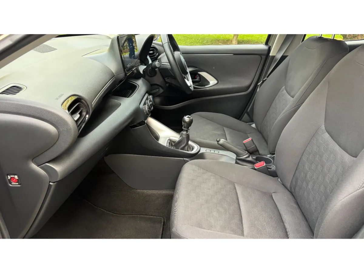 Toyota Yaris Hatchback, Petrol, 2024, Green