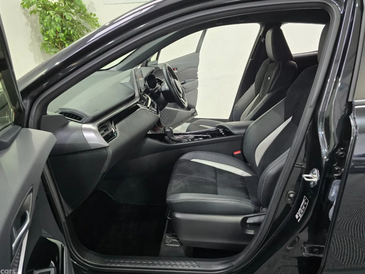 Toyota C-HR SUV, Petrol Hybrid, 2021, Black