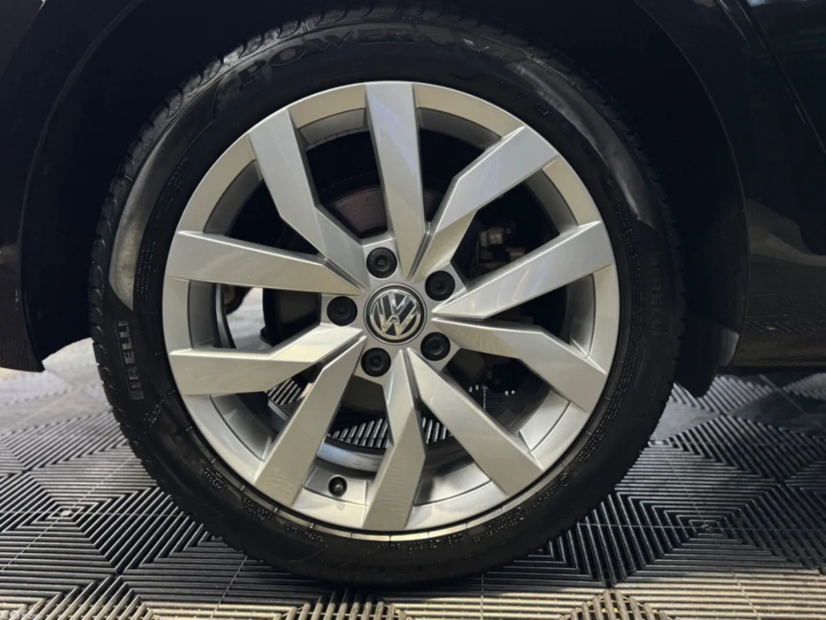 Volkswagen Golf Hatchback, Petrol, 2017, Black
