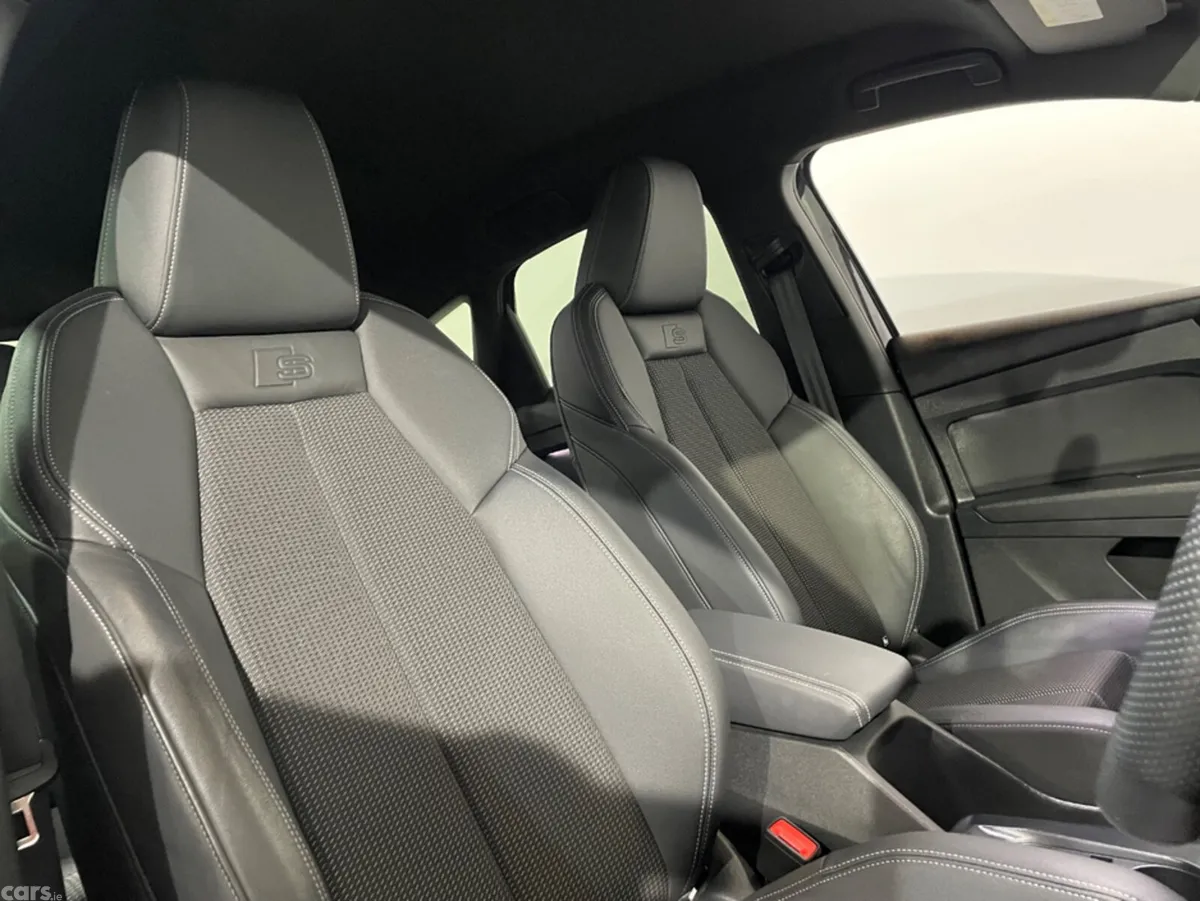 Audi Q4 e-tron Hatchback, Electric, 2023, Purple