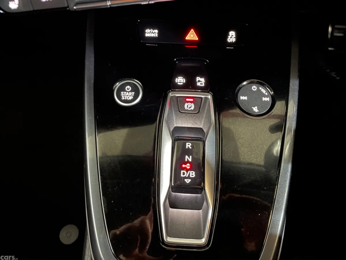 Audi Q4 e-tron Hatchback, Electric, 2023, Purple