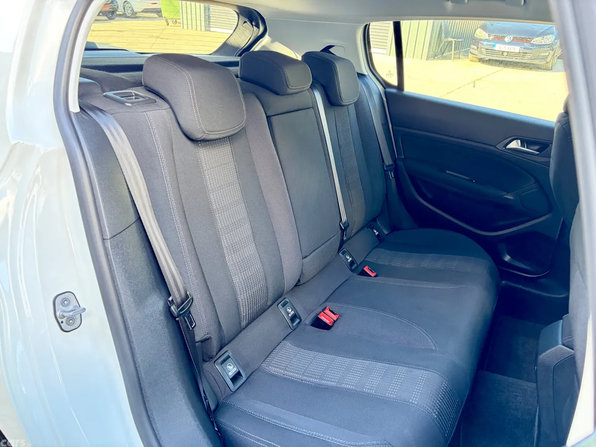 Peugeot 308 Hatchback, Petrol, 2017, White