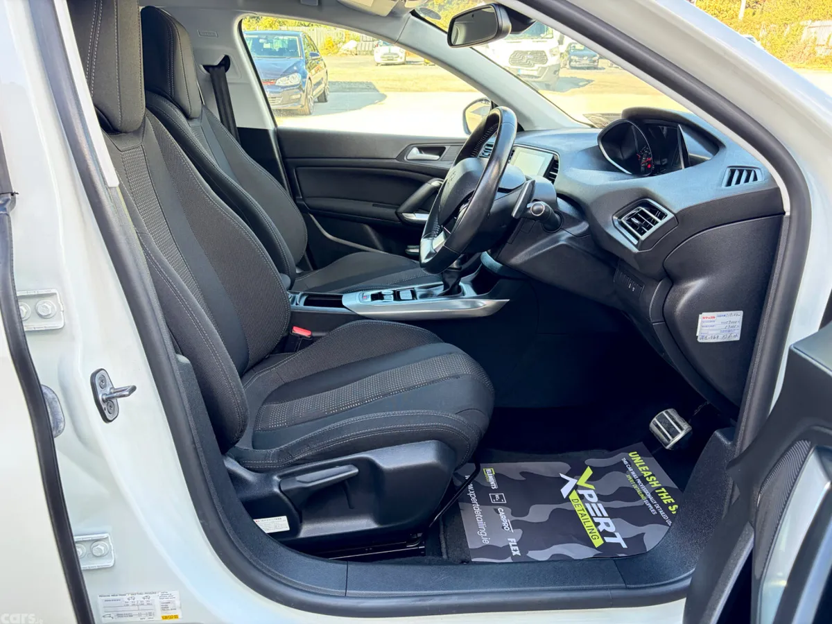 Peugeot 308 Hatchback, Petrol, 2017, White