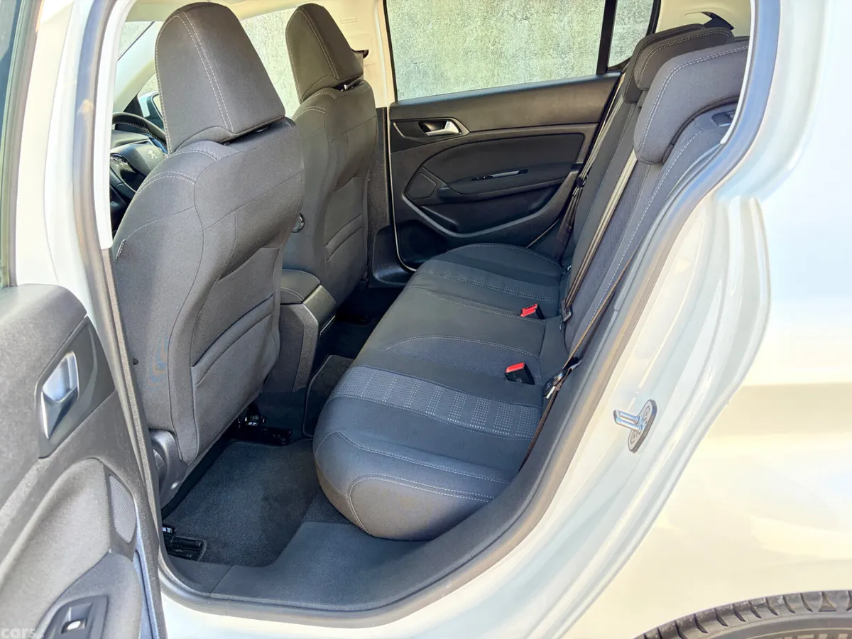 Peugeot 308 Hatchback, Petrol, 2017, White
