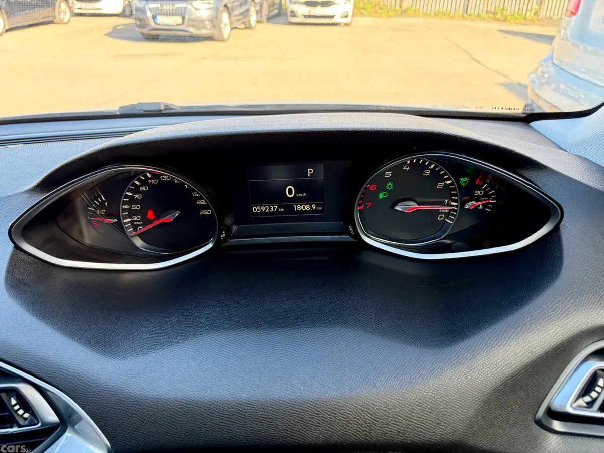 Peugeot 308 Hatchback, Petrol, 2017, White