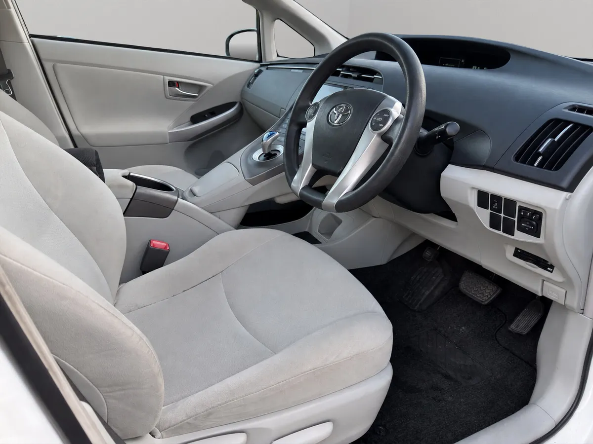 Toyota Prius Hatchback, Petrol Hybrid, 2013, White