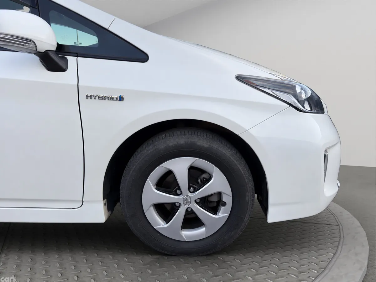 Toyota Prius Hatchback, Petrol Hybrid, 2013, White