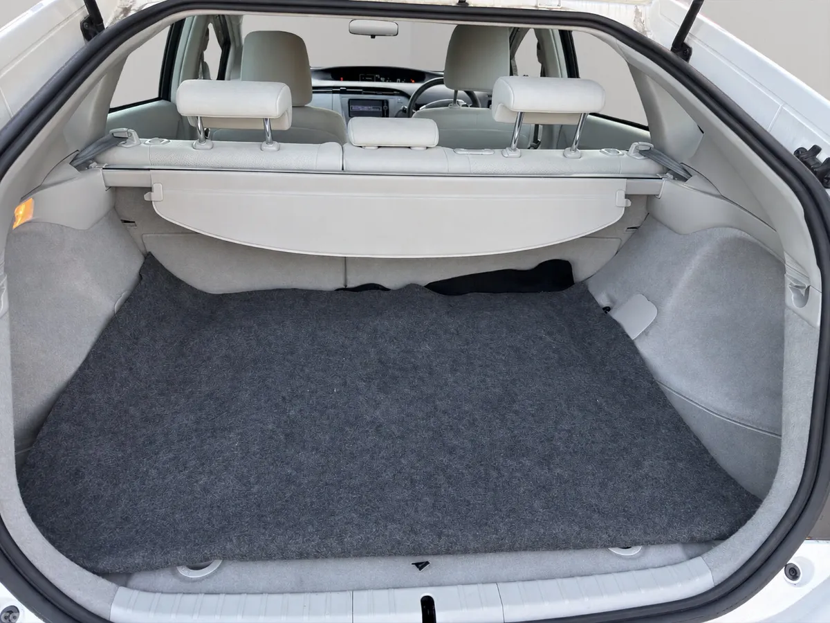 Toyota Prius Hatchback, Petrol Hybrid, 2013, White