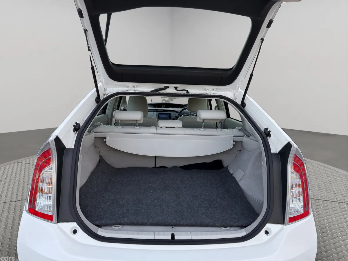 Toyota Prius Hatchback, Petrol Hybrid, 2013, White