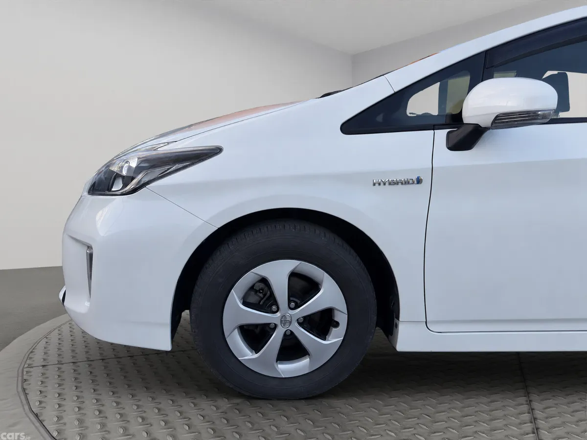 Toyota Prius Hatchback, Petrol Hybrid, 2013, White