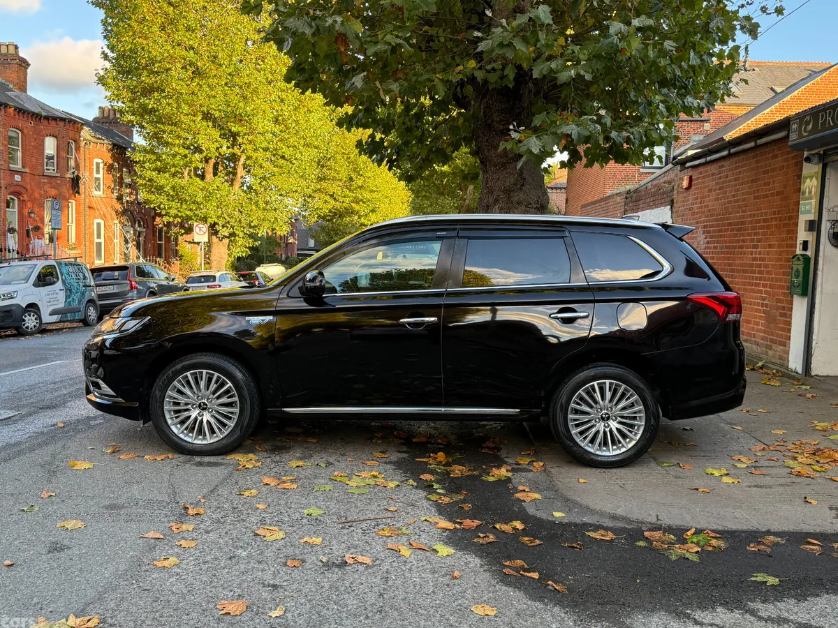 Mitsubishi Outlander SUV, Petrol Plug-in Hybrid, 2018, Black