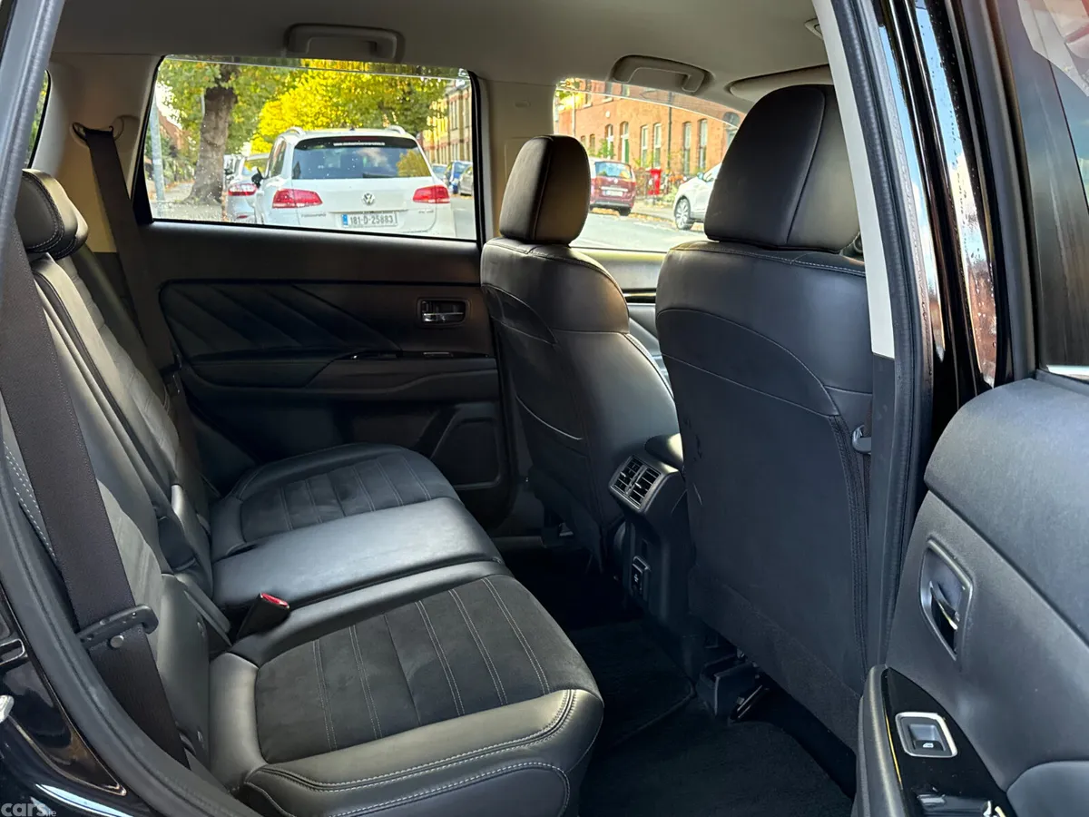 Mitsubishi Outlander SUV, Petrol Plug-in Hybrid, 2018, Black