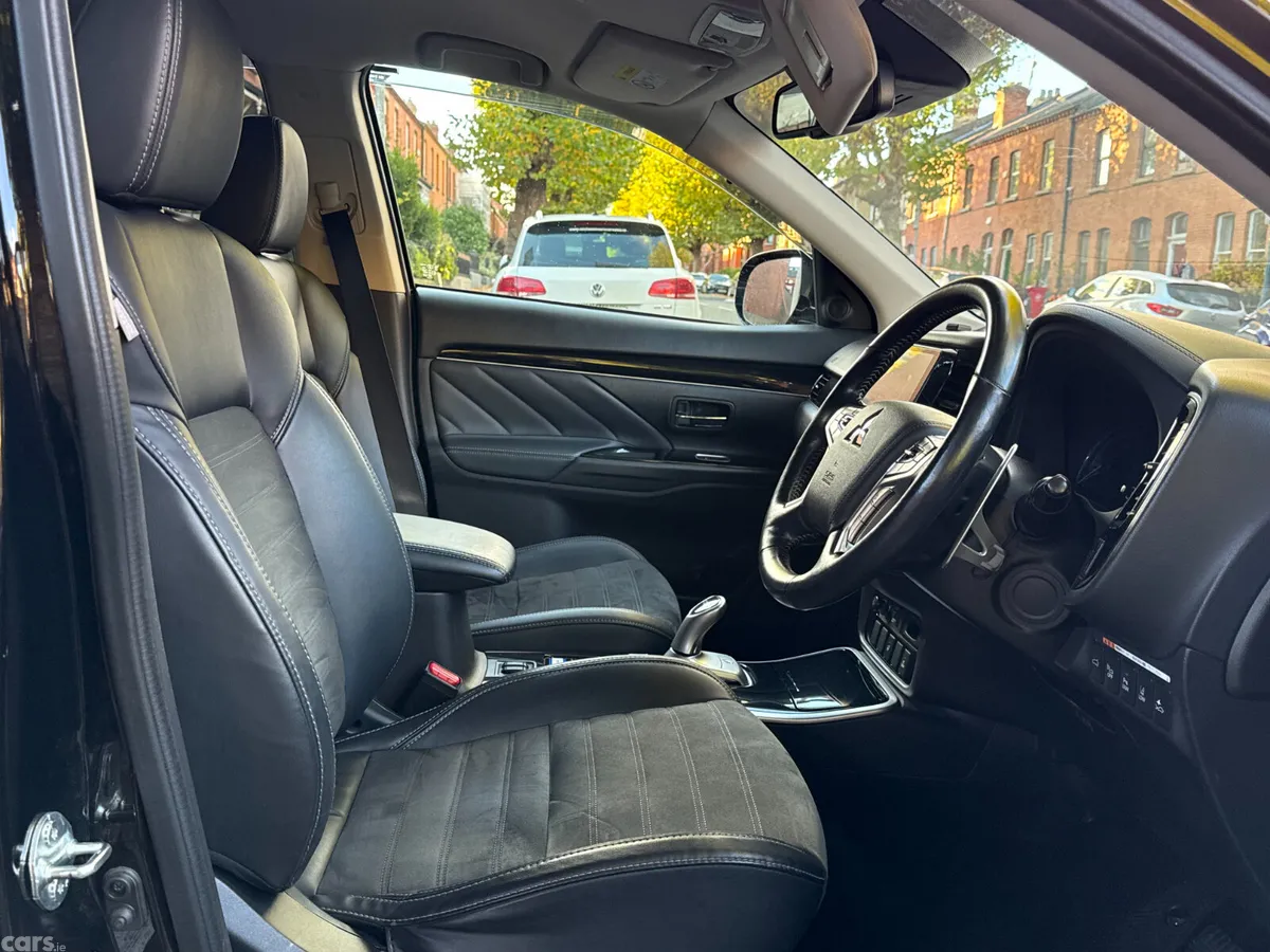 Mitsubishi Outlander SUV, Petrol Plug-in Hybrid, 2018, Black