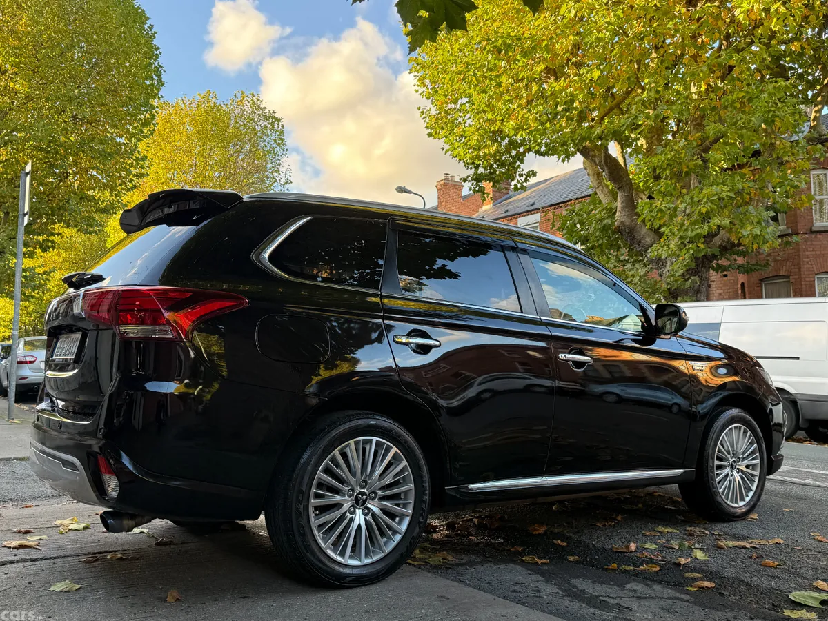 Mitsubishi Outlander SUV, Petrol Plug-in Hybrid, 2018, Black