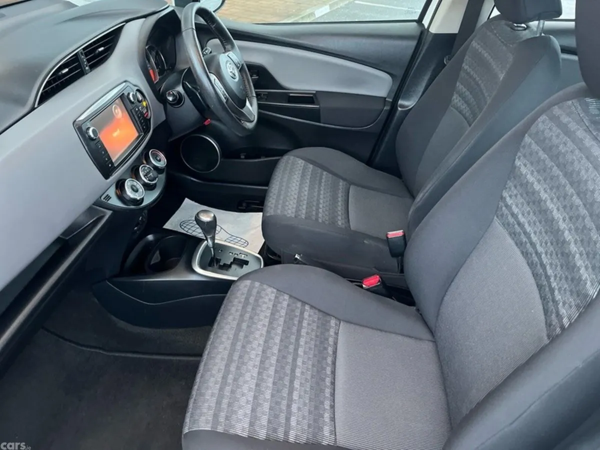 Toyota Yaris Hatchback, Petrol, 2017, White