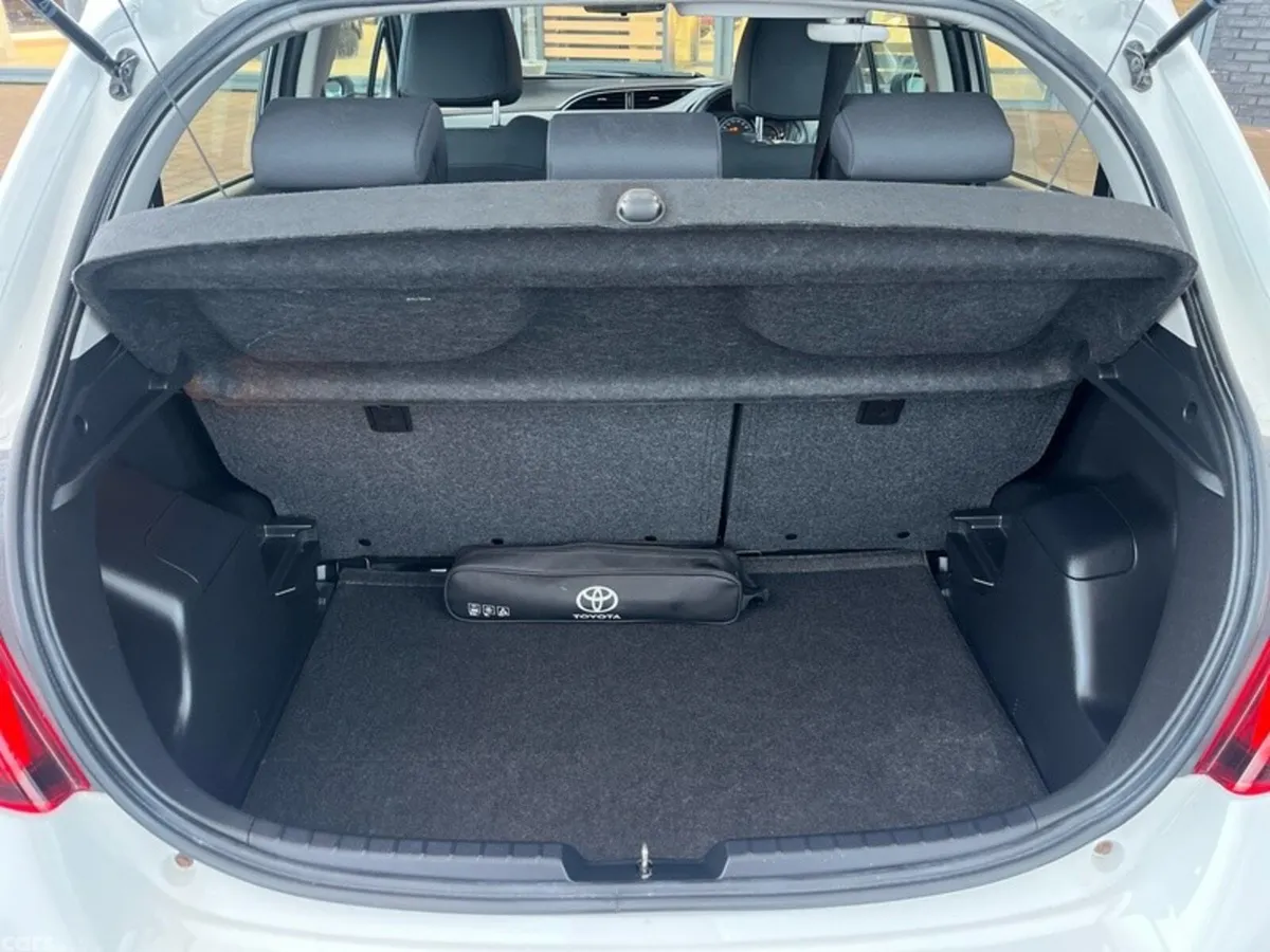 Toyota Yaris Hatchback, Petrol, 2017, White