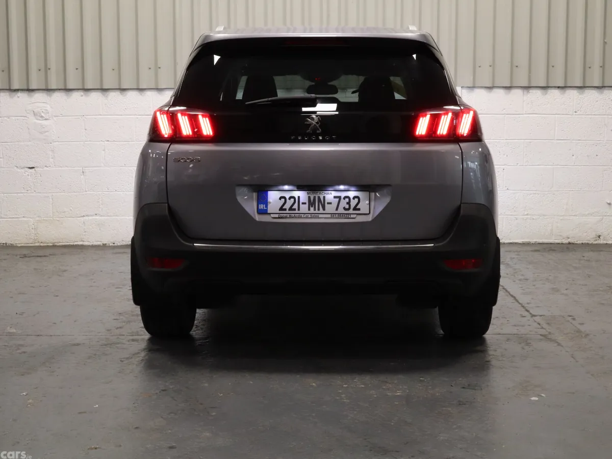 Peugeot 5008 MPV, Diesel, 2022, Grey