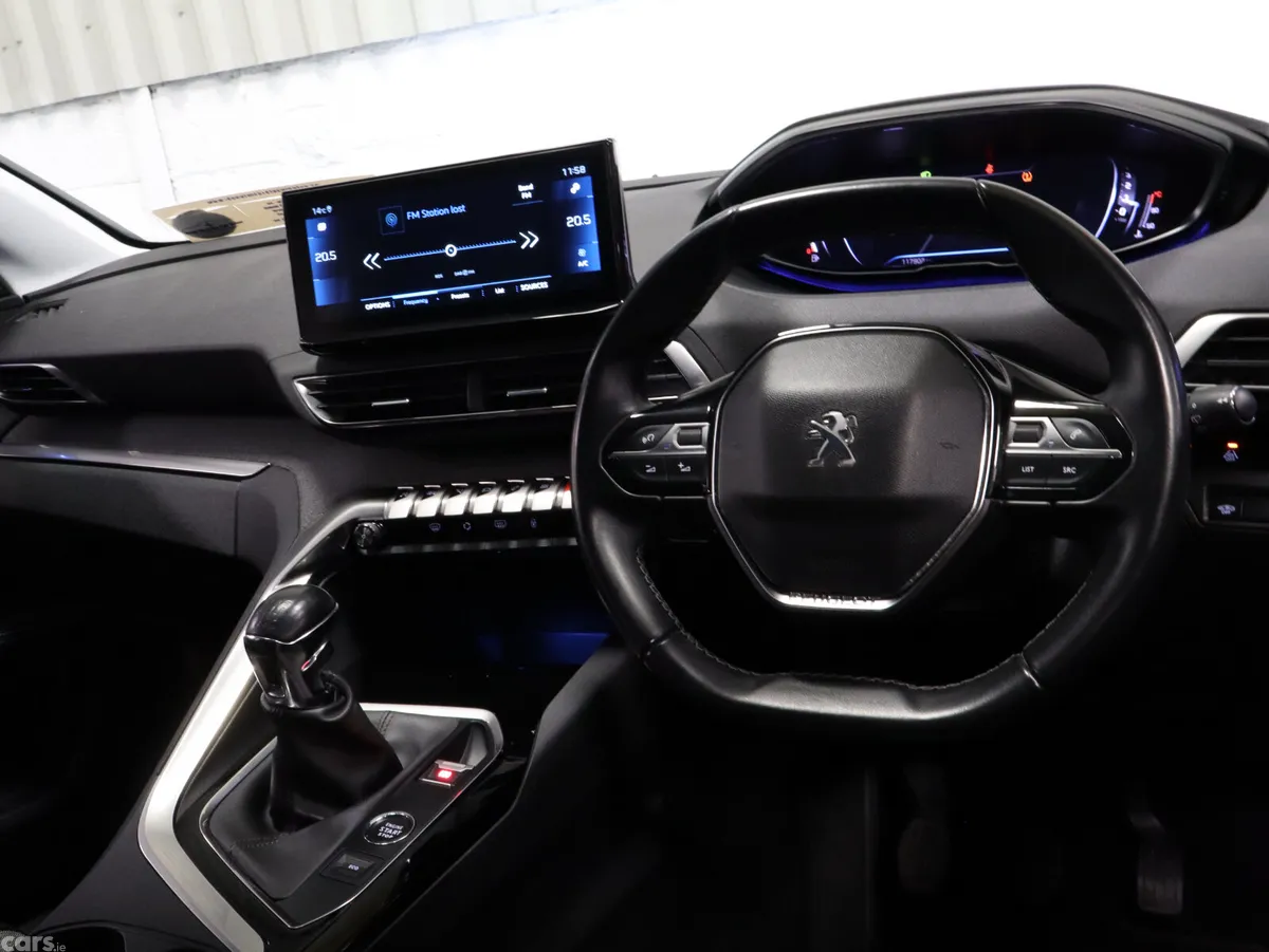 Peugeot 5008 MPV, Diesel, 2022, Grey