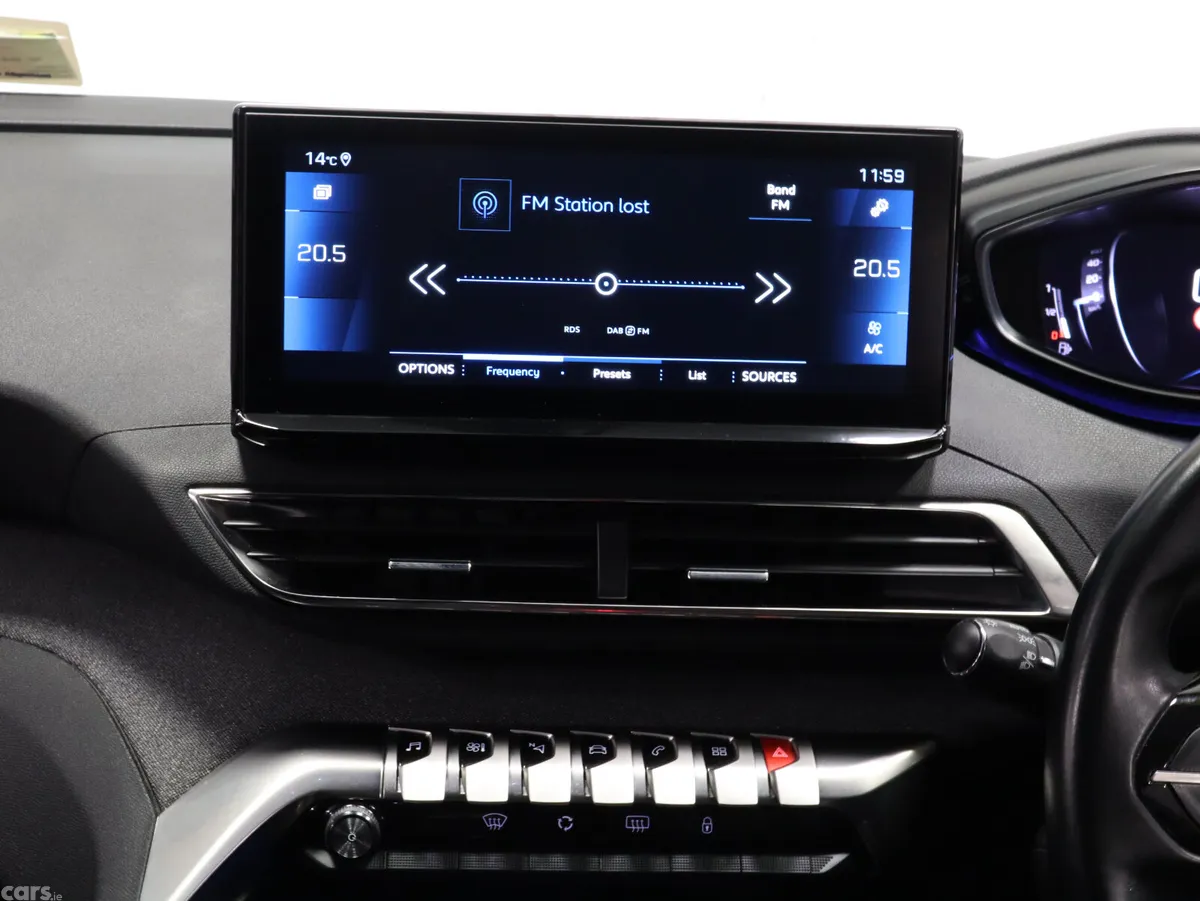 Peugeot 5008 MPV, Diesel, 2022, Grey
