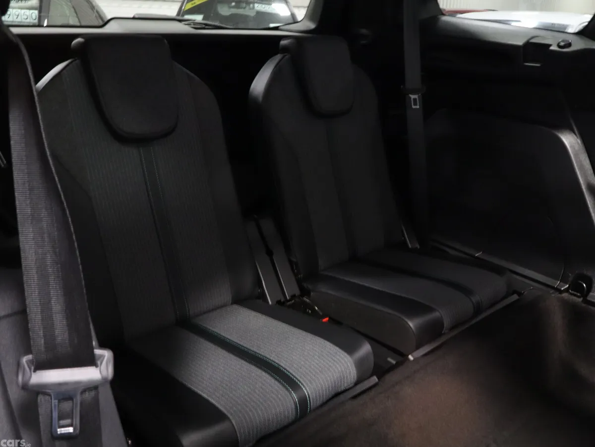 Peugeot 5008 MPV, Diesel, 2022, Grey