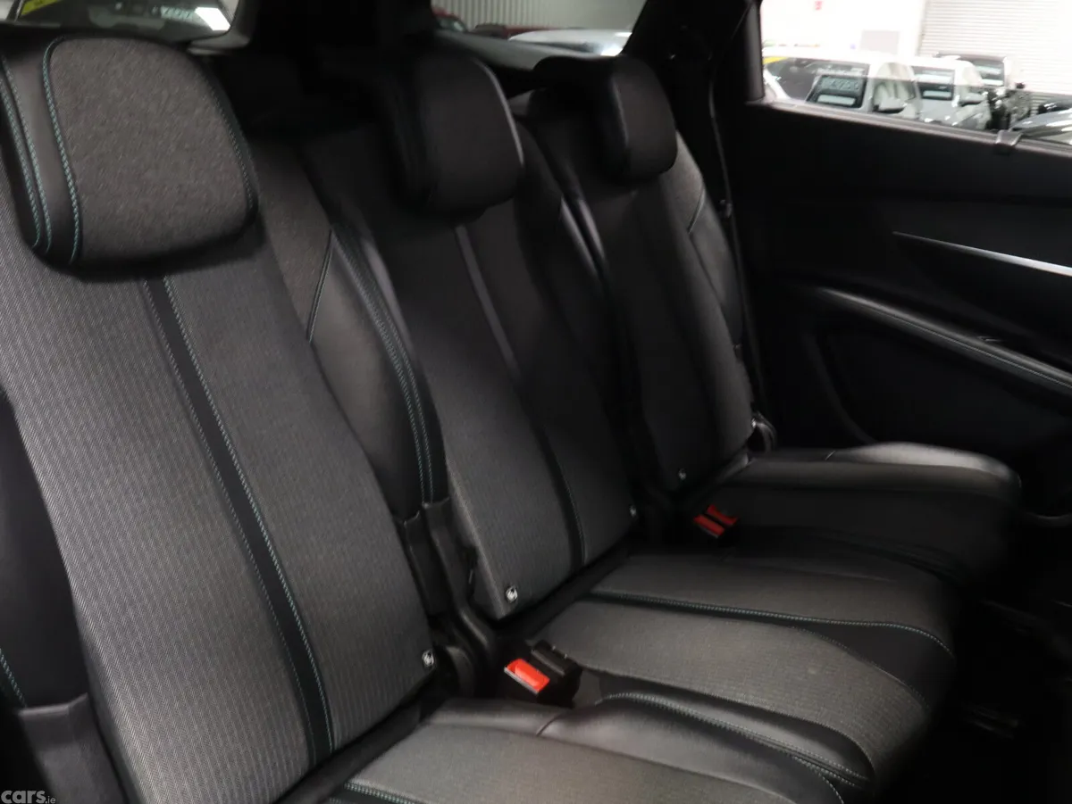 Peugeot 5008 MPV, Diesel, 2022, Grey