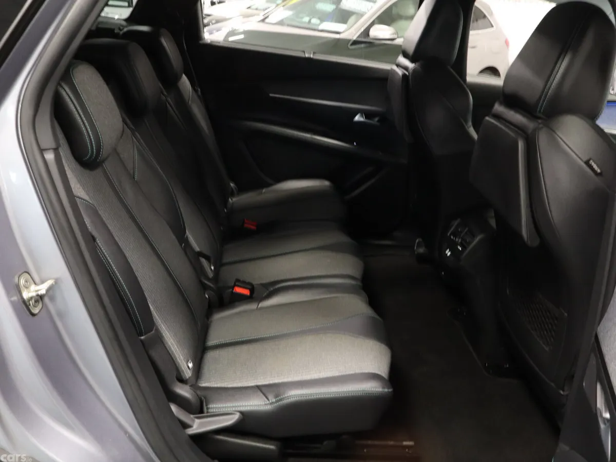 Peugeot 5008 MPV, Diesel, 2022, Grey