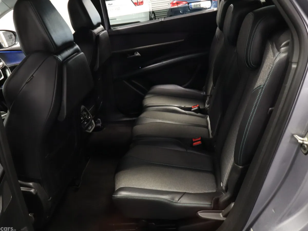 Peugeot 5008 MPV, Diesel, 2022, Grey