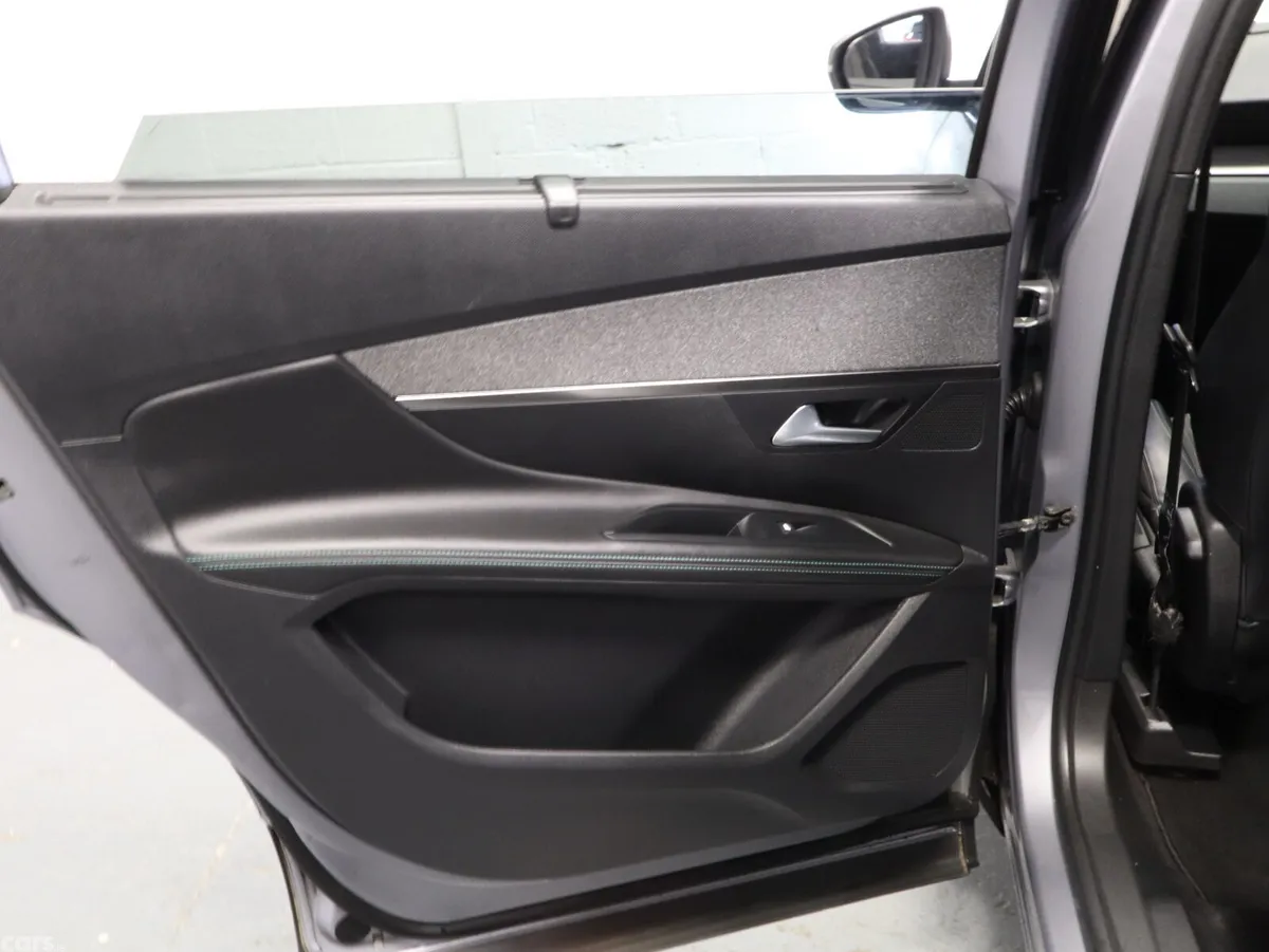 Peugeot 5008 MPV, Diesel, 2022, Grey
