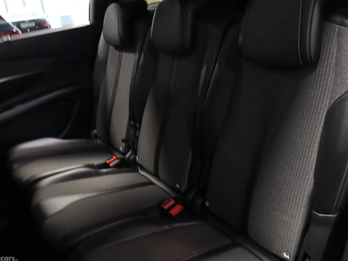 Peugeot 5008 MPV, Diesel, 2022, Grey