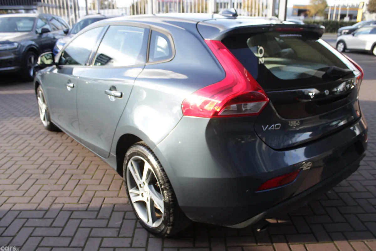 Volvo V40 Hatchback, Petrol, 2018, Grey