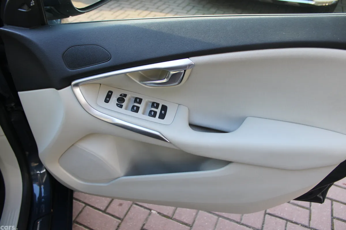 Volvo V40 Hatchback, Petrol, 2018, Grey