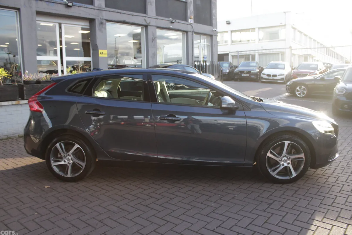 Volvo V40 Hatchback, Petrol, 2018, Grey