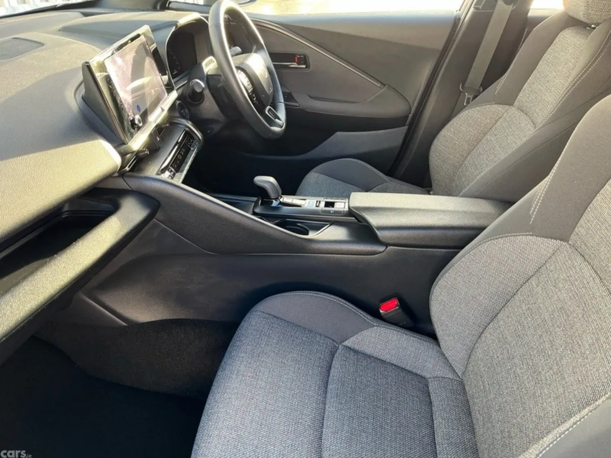 Toyota C-HR SUV, Petrol Hybrid, 2026, White
