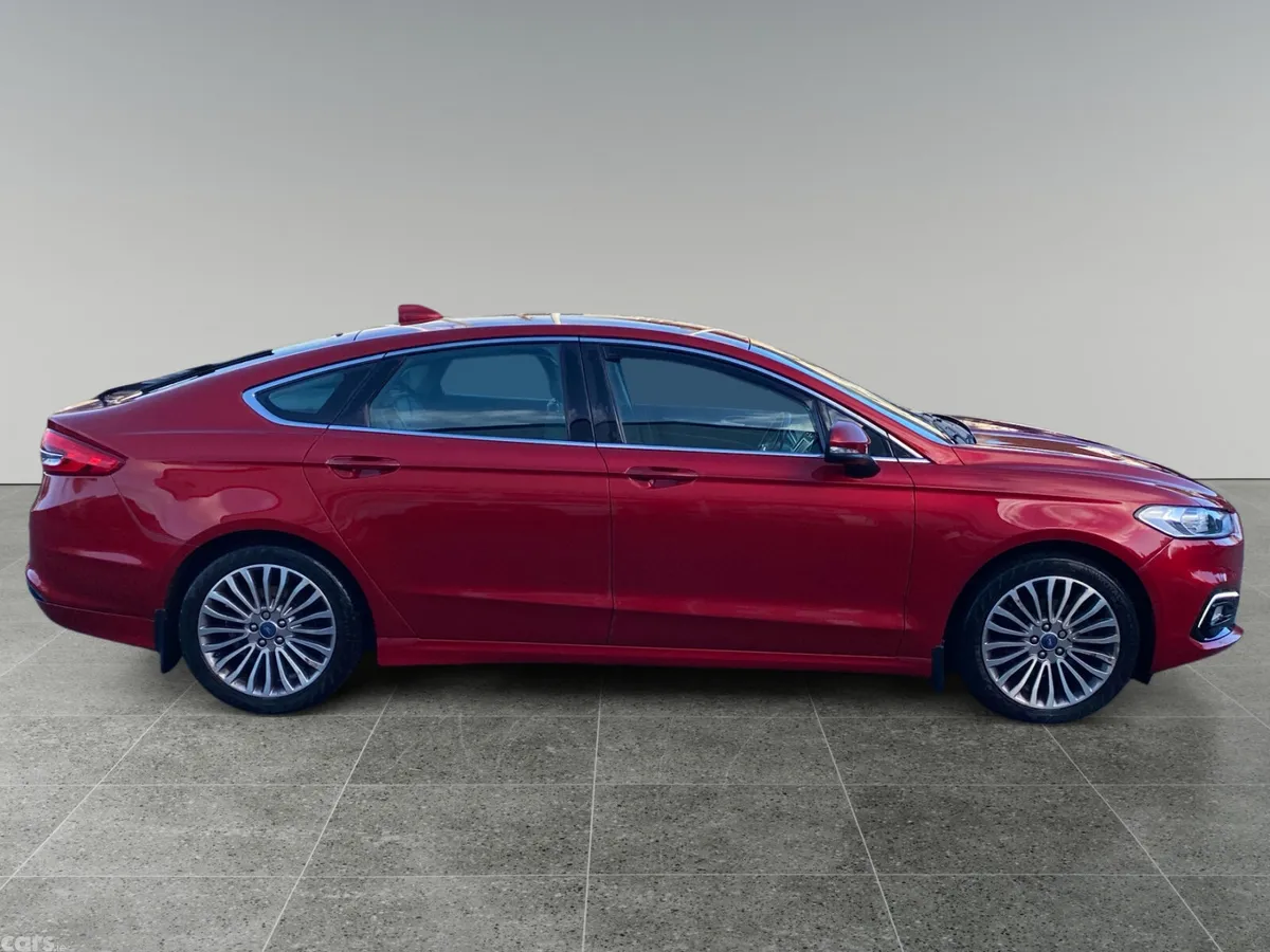 Ford Mondeo Hatchback, Diesel, 2021, Red