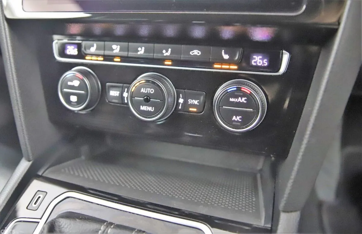 Volkswagen Passat Estate, Diesel, 2020, Grey
