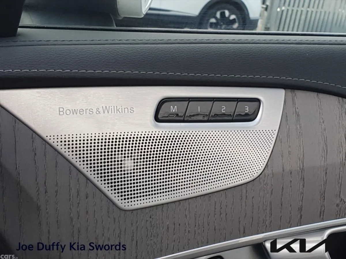 Volvo XC90 SUV, Petrol Plug-in Hybrid, 2025, Silver