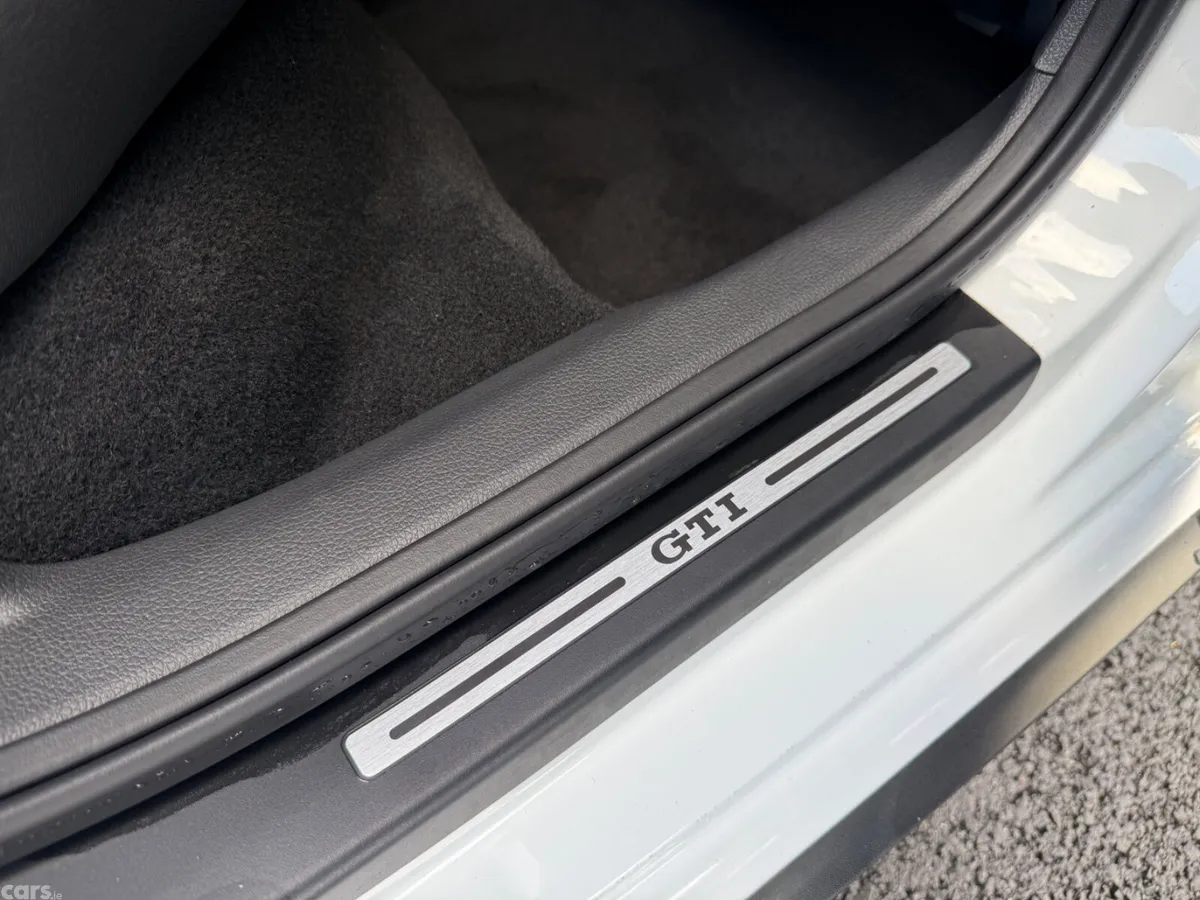 Volkswagen Polo Hatchback, Petrol, 2017, White