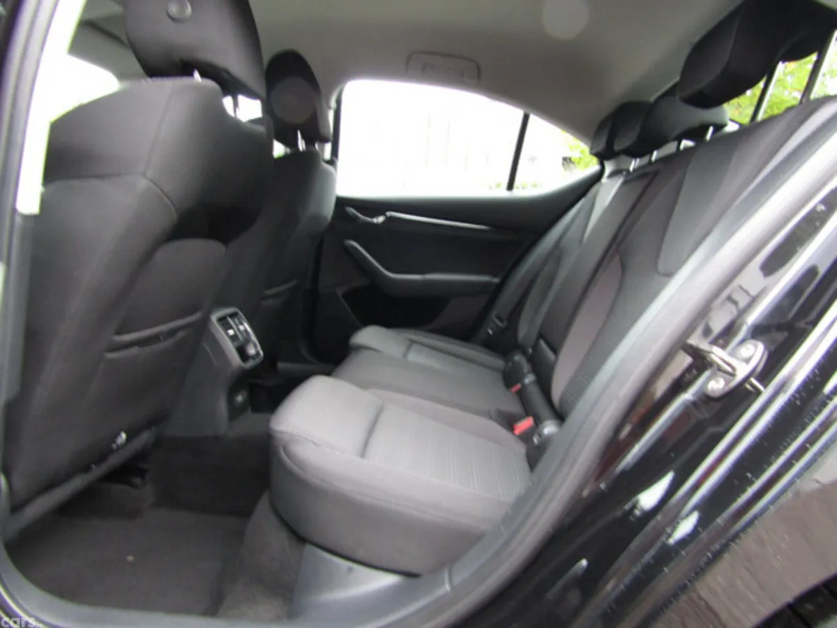 Skoda Octavia Hatchback, Diesel, 2021, Black