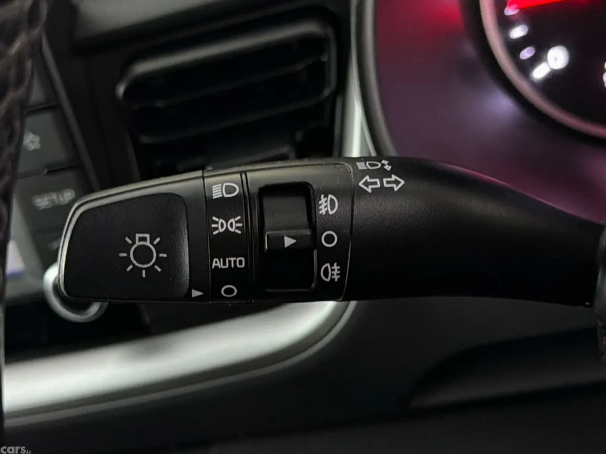 Kia Stonic Hatchback, Diesel, 2019, Brown
