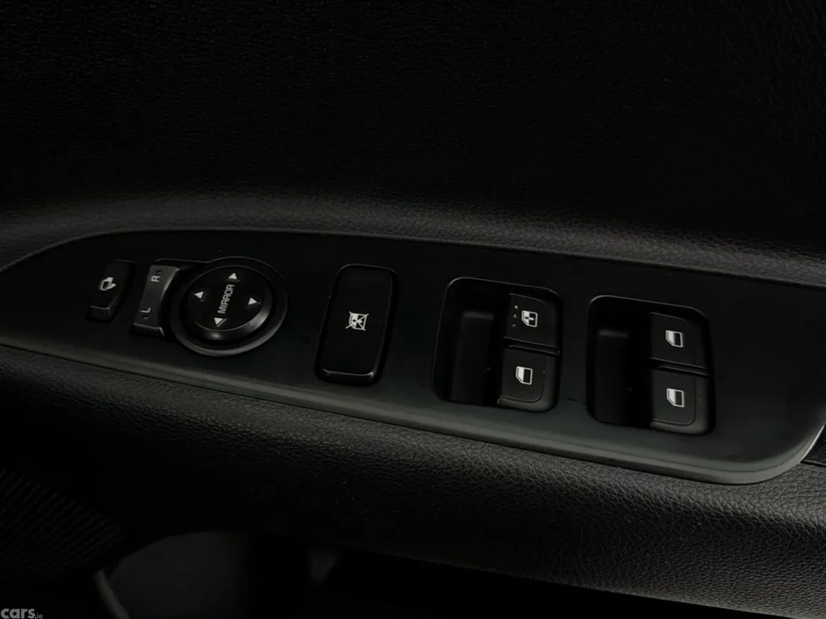 Kia Stonic Hatchback, Diesel, 2019, Brown