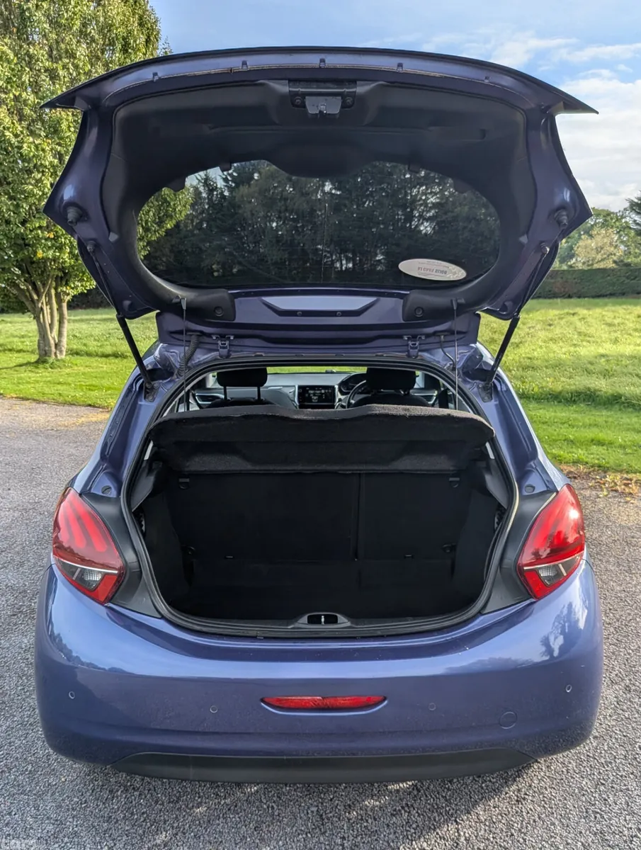 Peugeot 208 Hatchback, Diesel, 2016, Blue