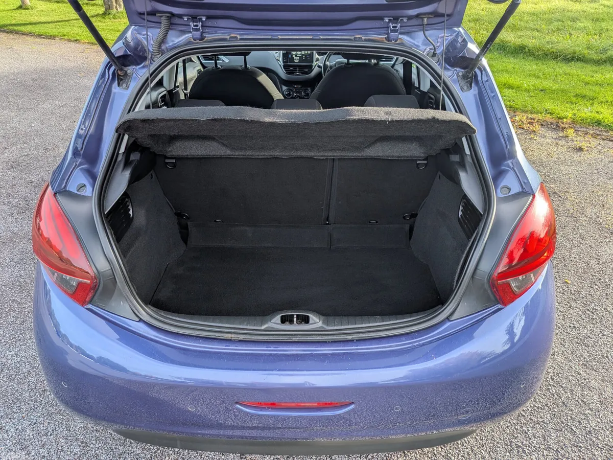 Peugeot 208 Hatchback, Diesel, 2016, Blue